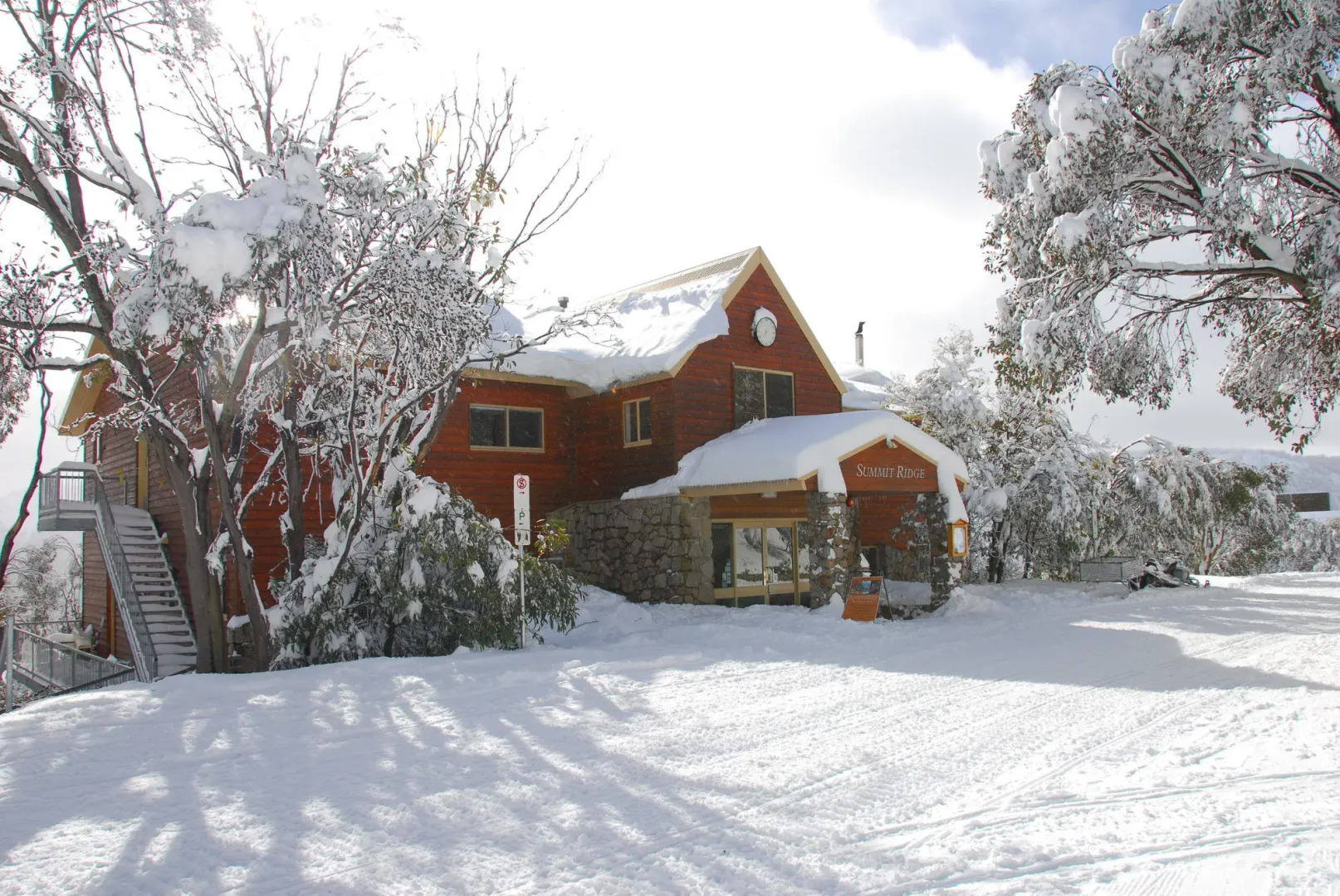 Summit Ridge Alpine Lodge