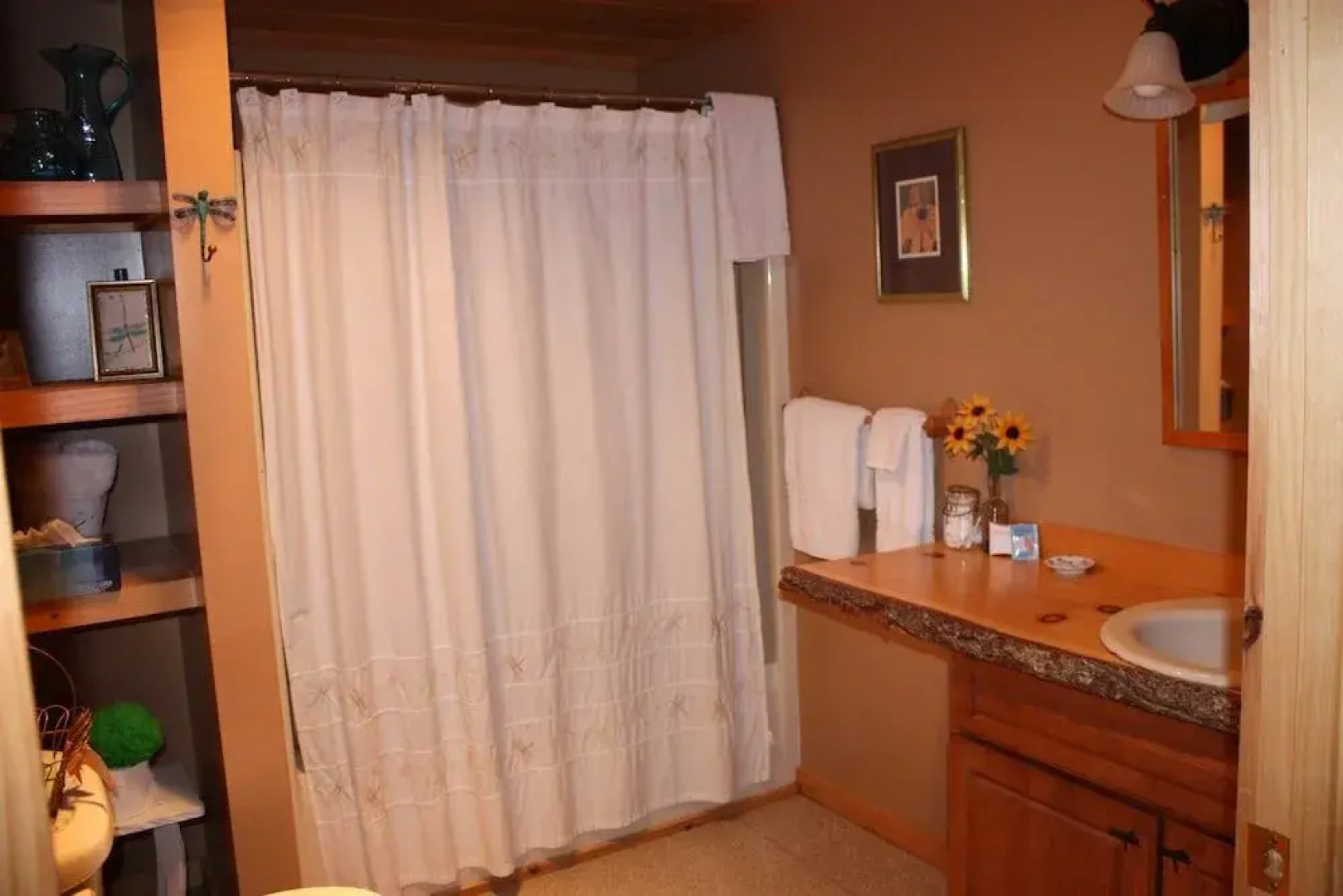 Kiwassa Lake Bed & Breakfast