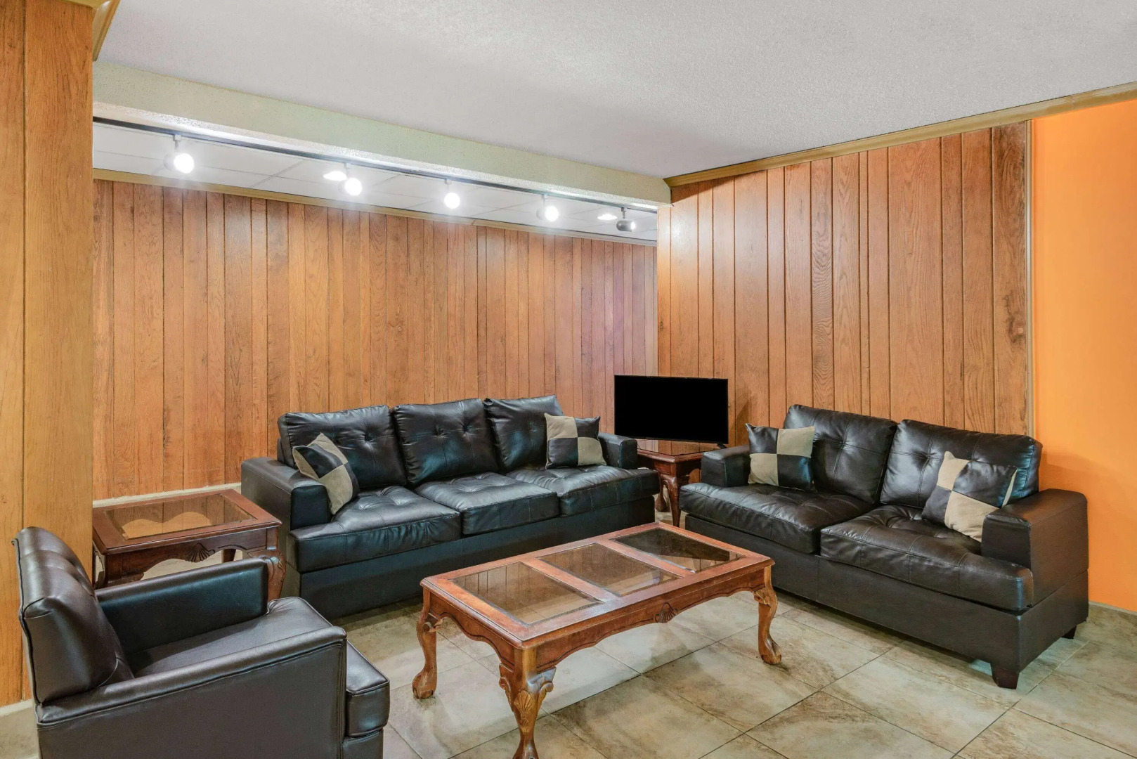 Howard Johnson by Wyndham Staunton