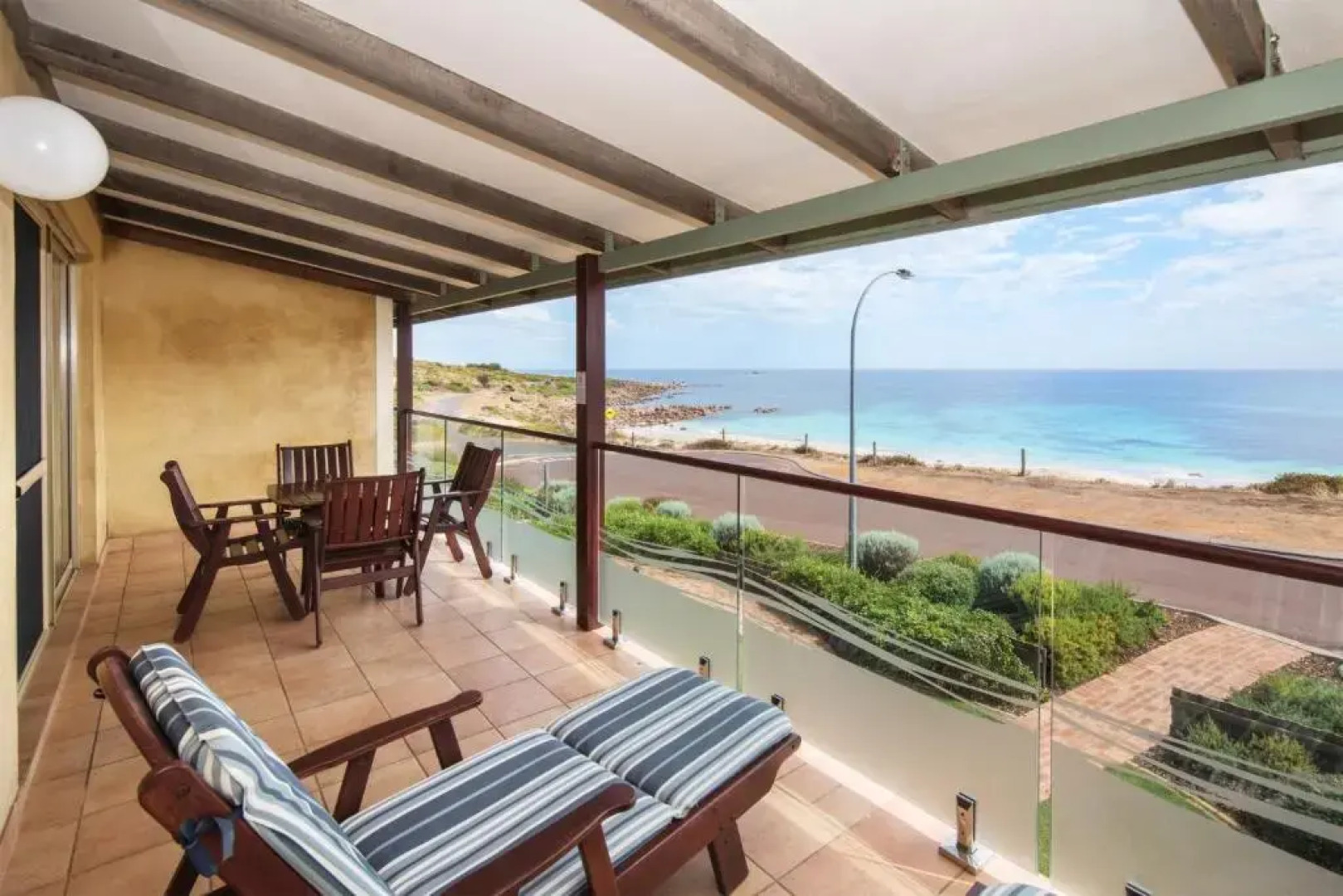 Canal Rocks Beachfront Apartments