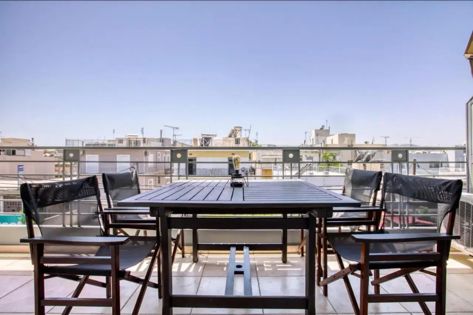 Sunny & cosy 2nd floor apt with a balcony