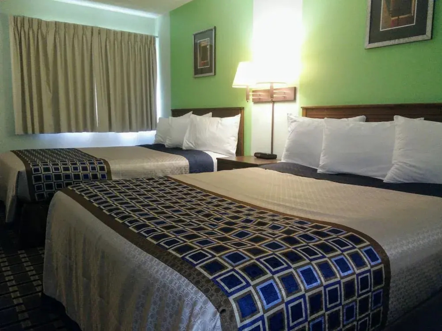 Super 8 by Wyndham Chisago City