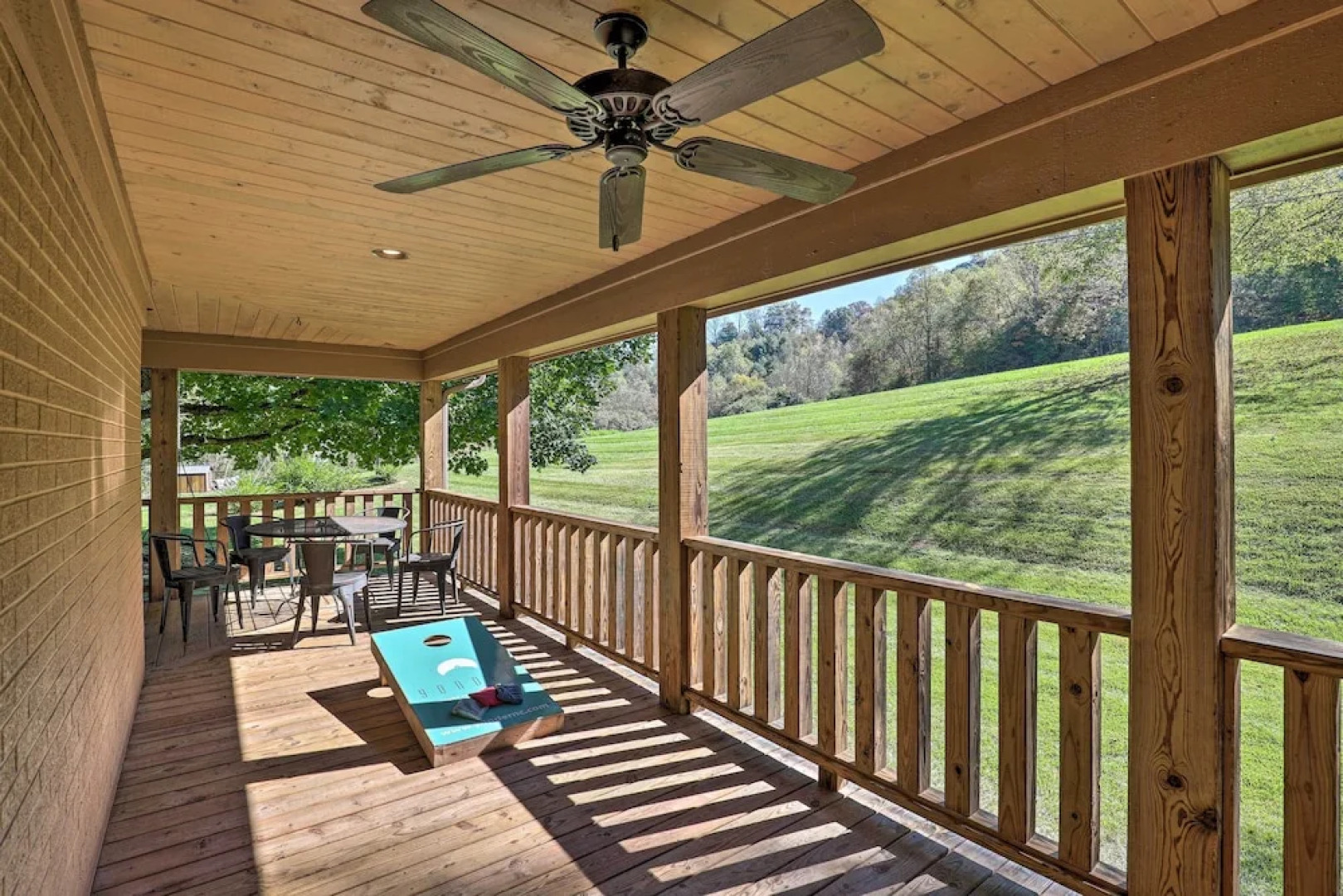Game Room, Theater + Deck: Burnsville Cabin!