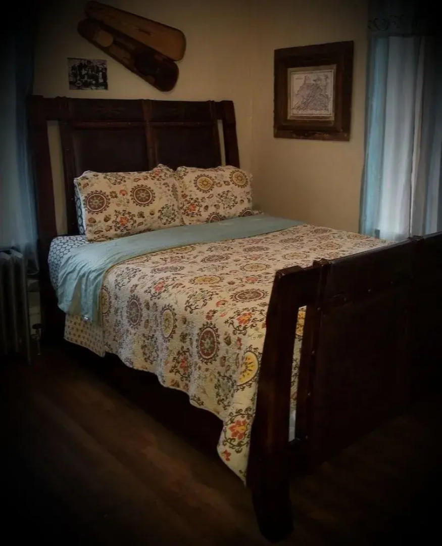 Hatfield McCoy House Inn