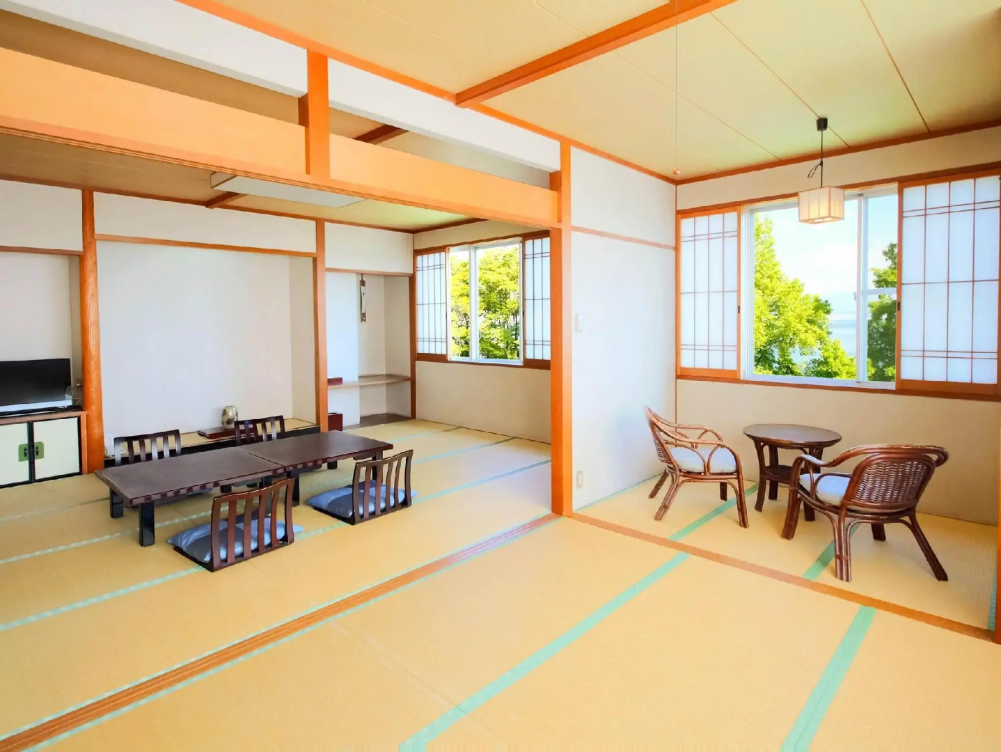 Ayaha Lakeside Hotel