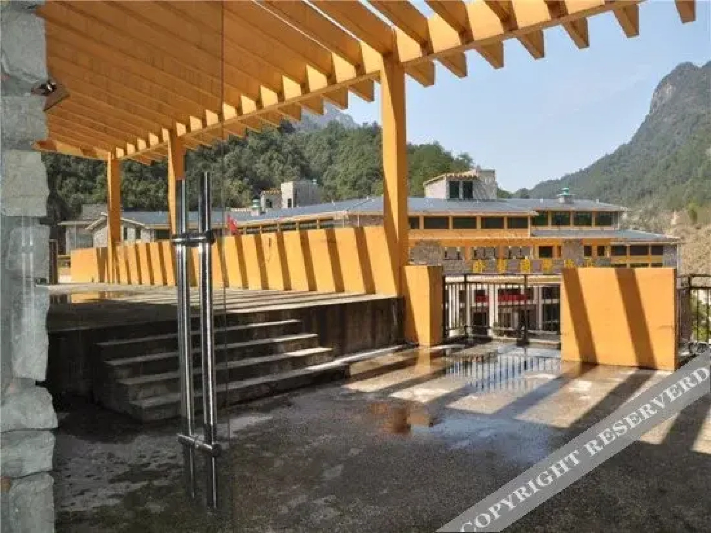 Wolong International Hotel