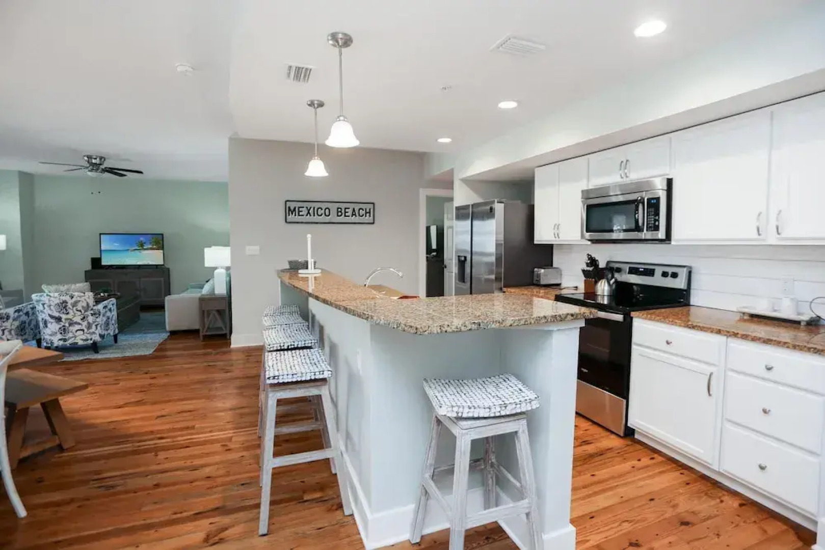 Club at Mexico Beach 1G Red Fish Blue Fish