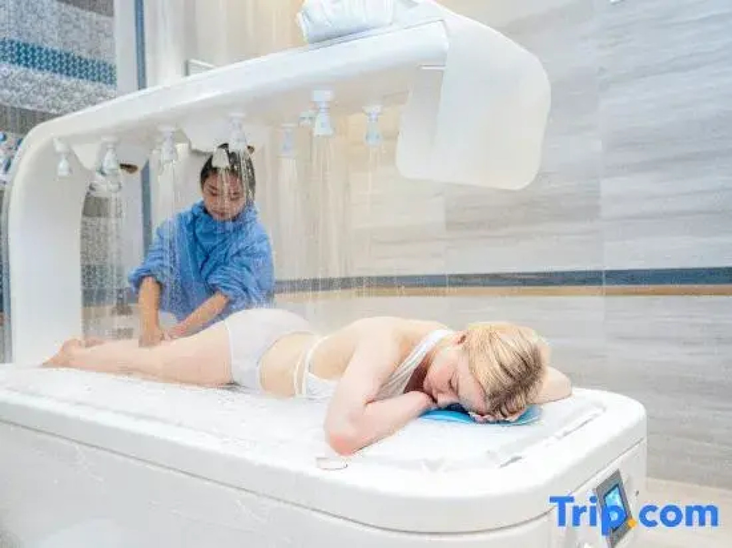 Tengchong East Lake Thermal Spa Hotel