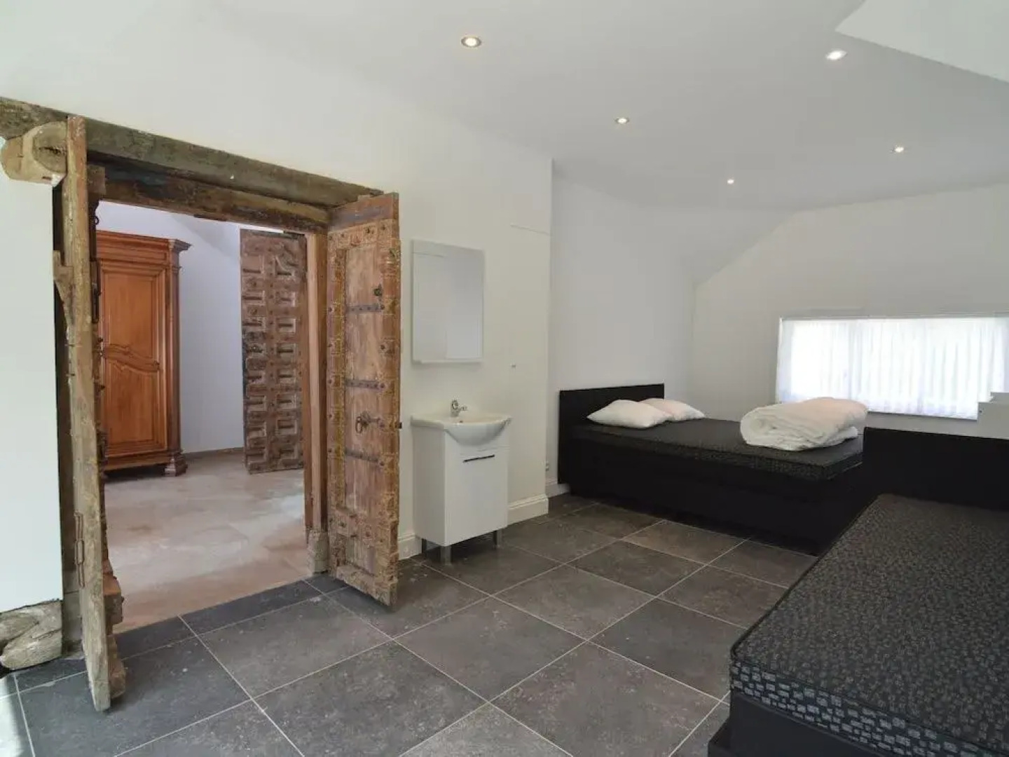 Luxurious Mansion in Brakel with Pond