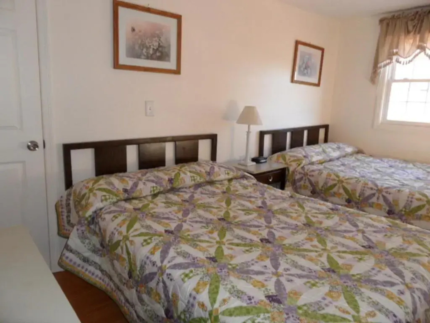 Seven Dwarfs Motel and Cabins