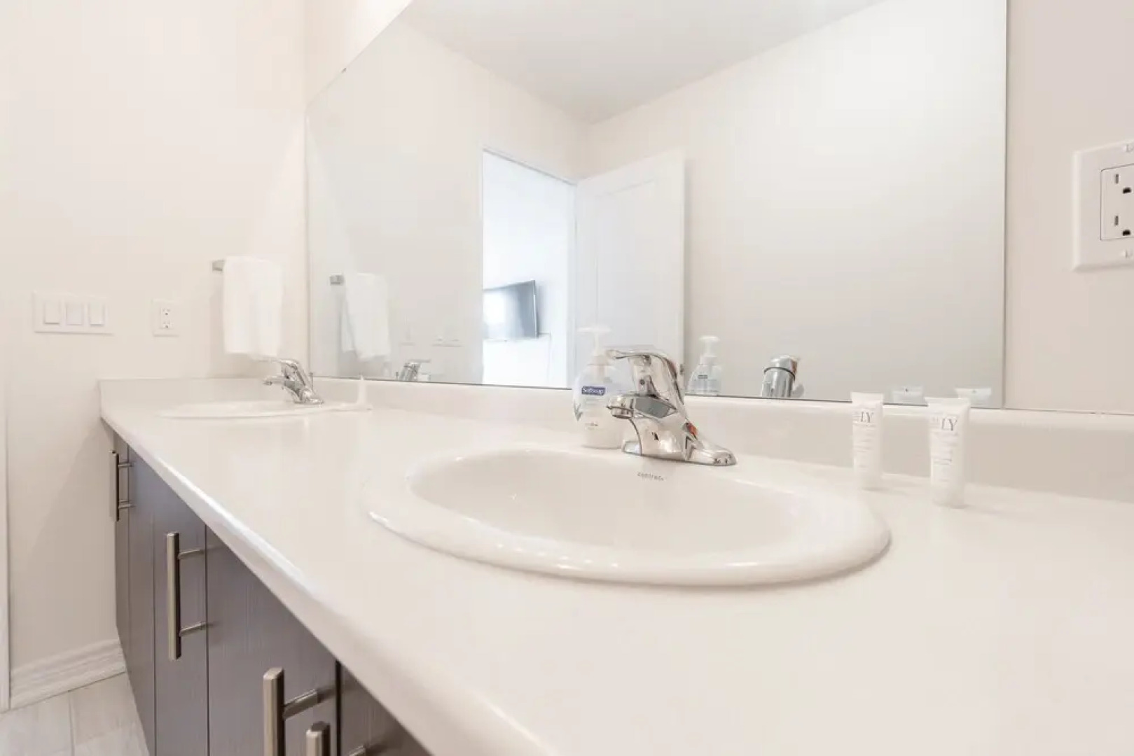 Extravagant Brand New Town House