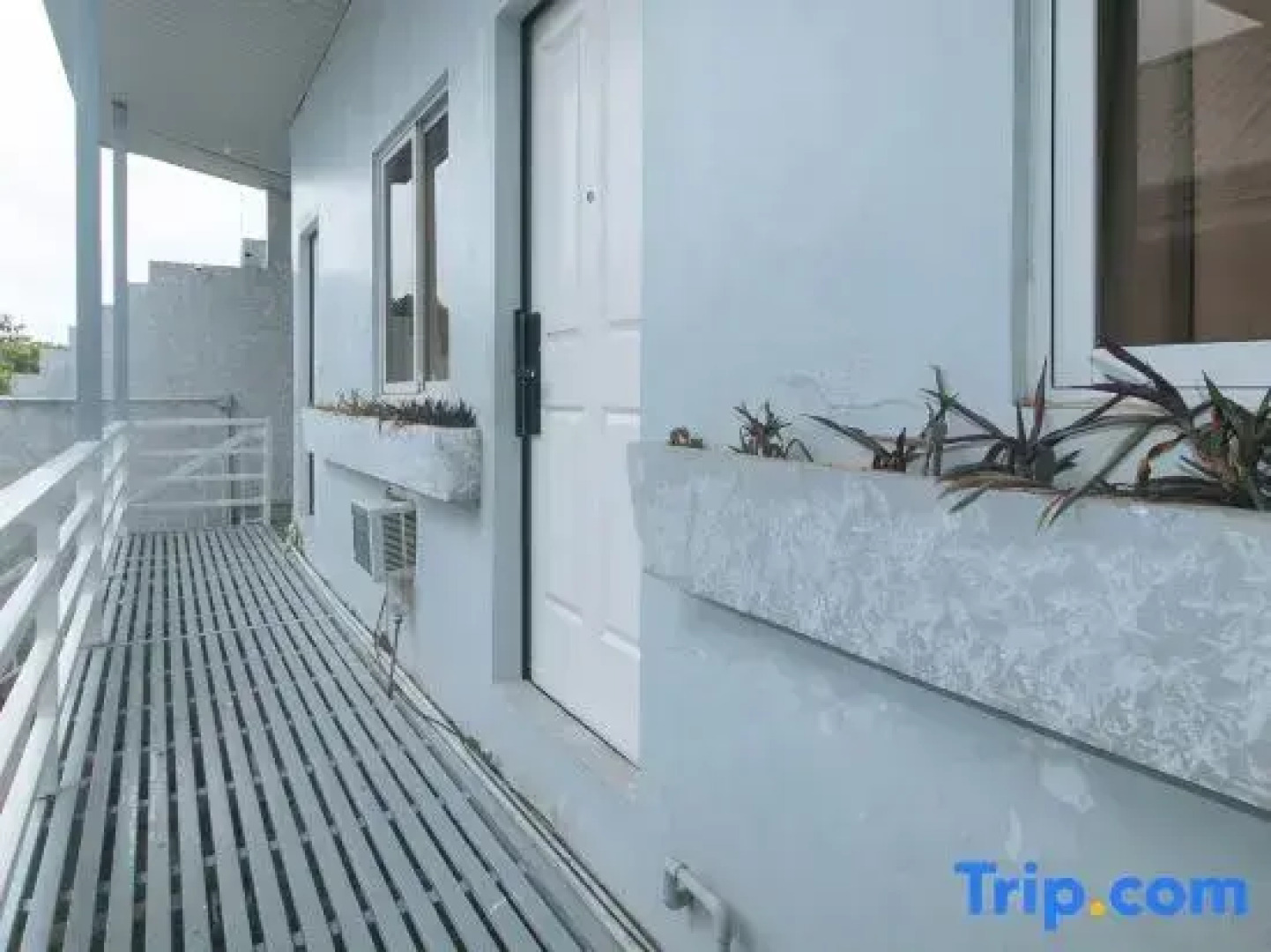 RedDoorz Premium @ THE GRAND PENINSULA SUITES