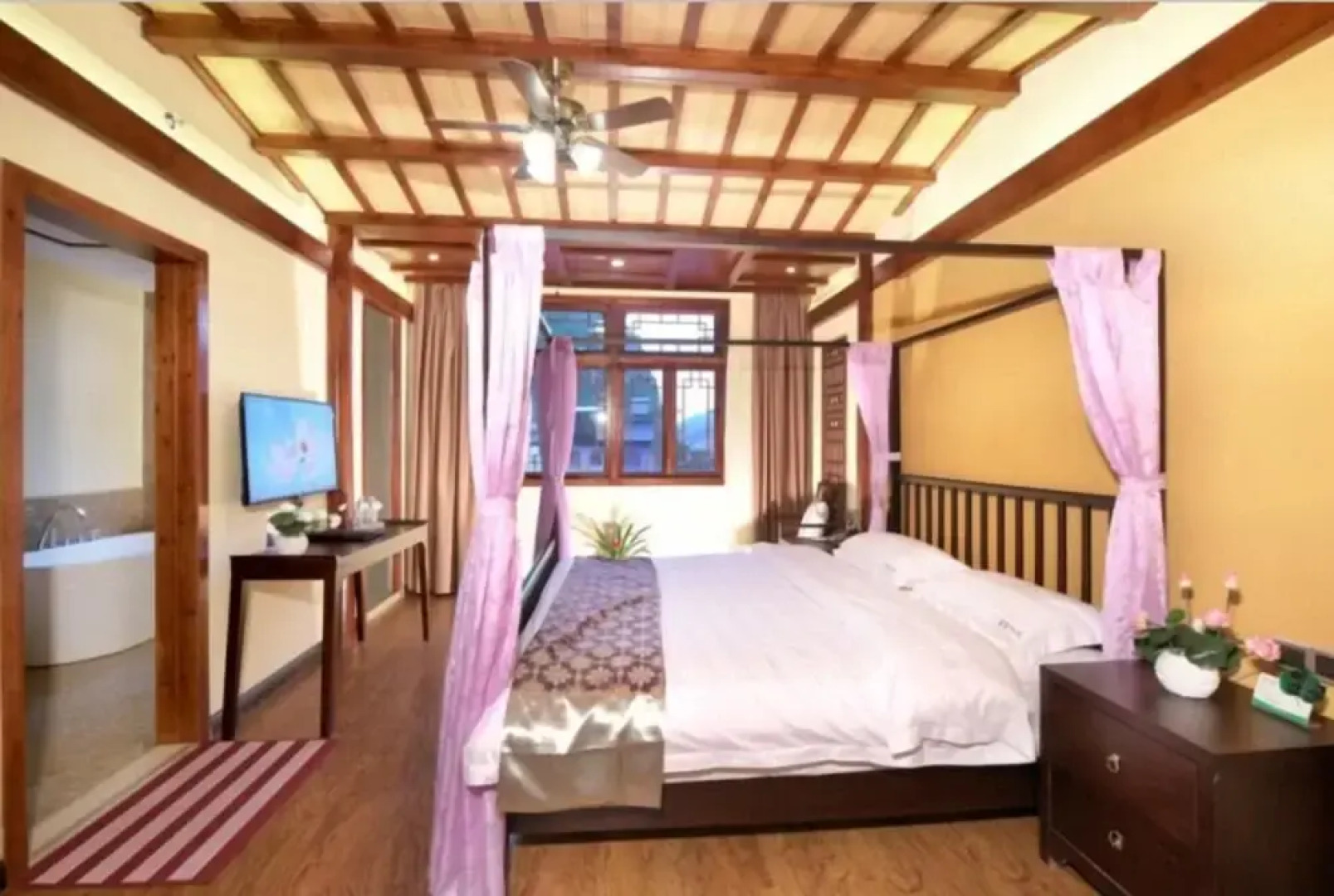 The Family Hotel In Yangshuo County