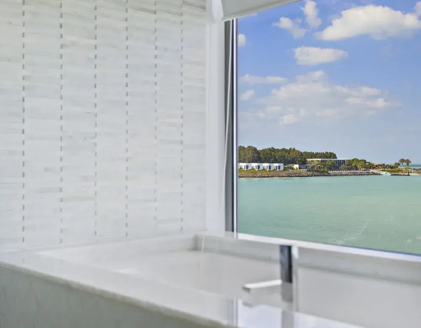 WelHome - Extraordinary Giant Water Villa on Nurai Island