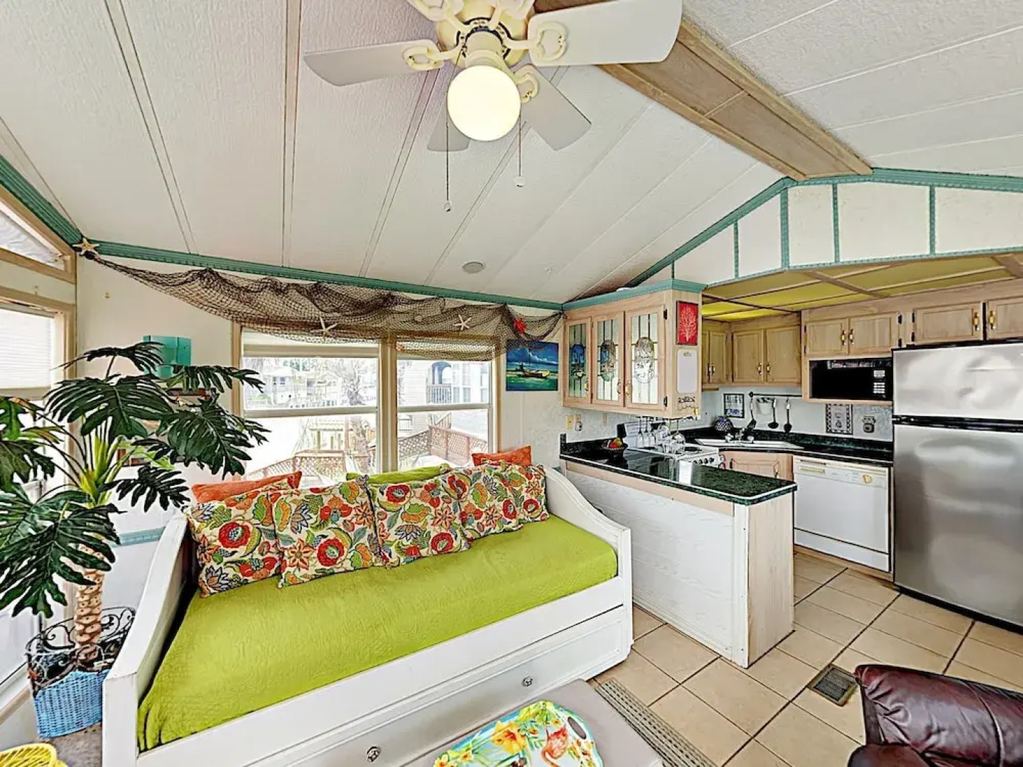 Waterfront W/ Deck & 2 Pools 1 Bedroom Condo