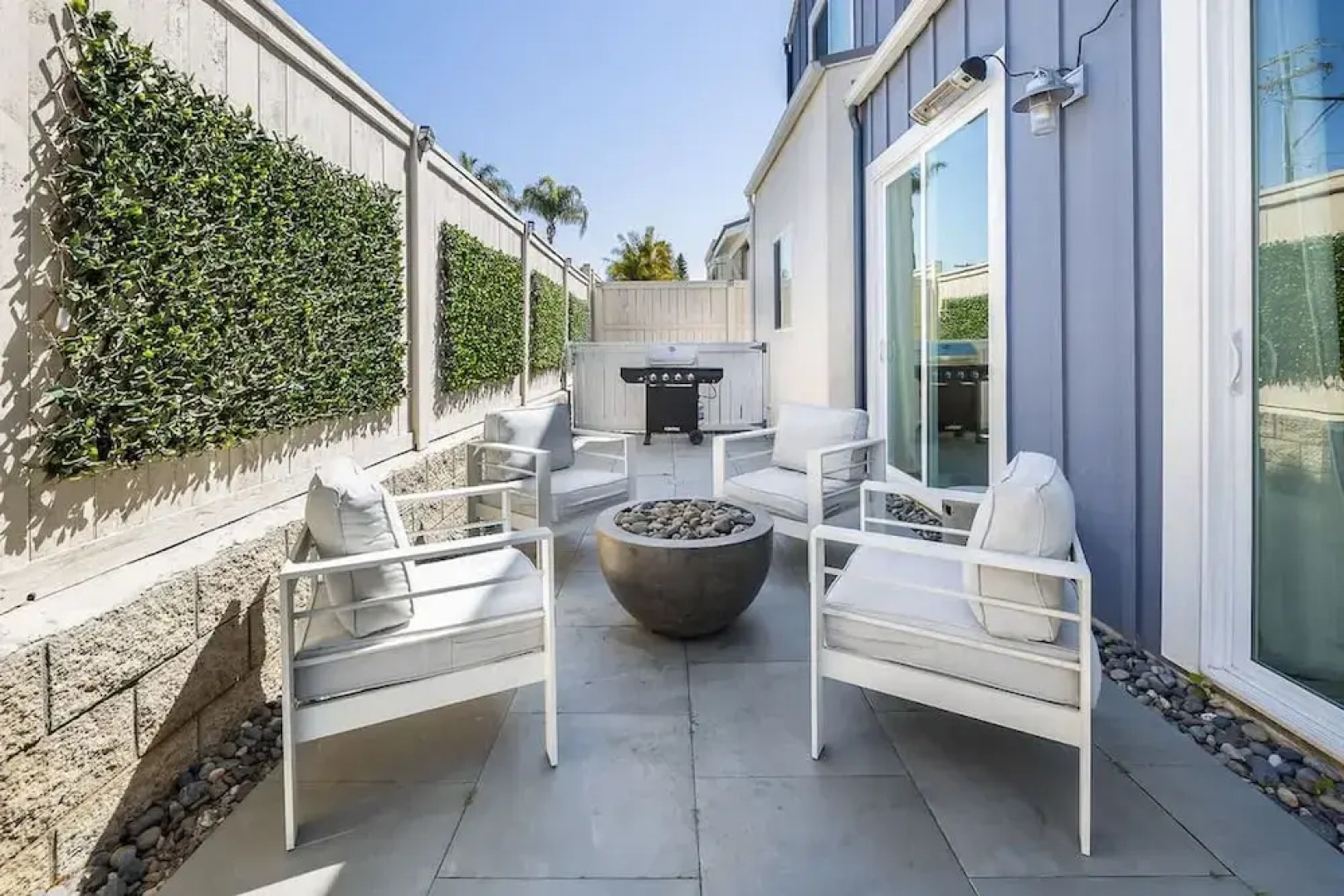 Large 4 Bedroom Close To Beach