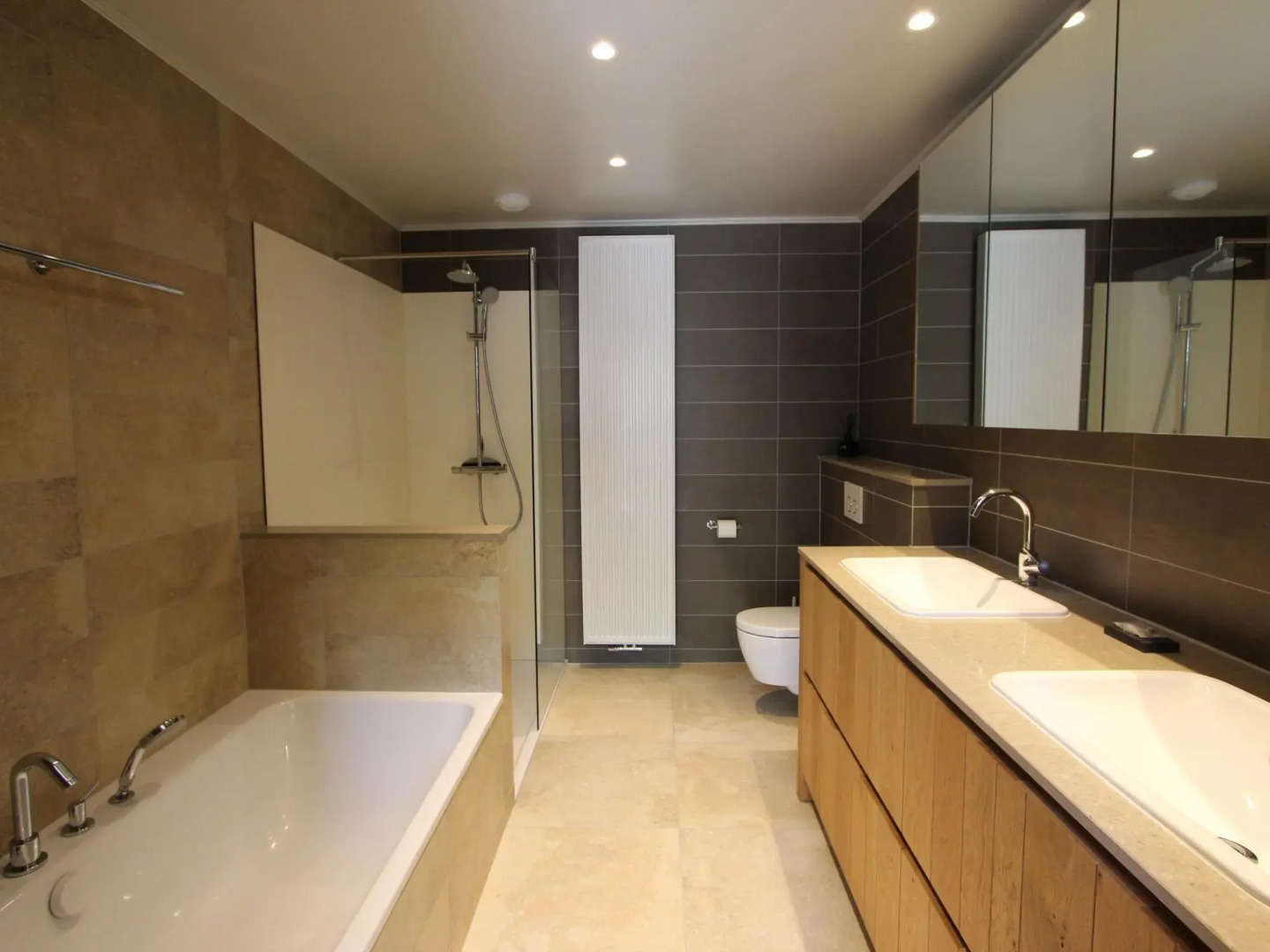 Heritage Castle in Bar-sur-Seine near River