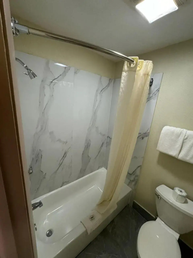 Americas Best Inns Iron Mounta