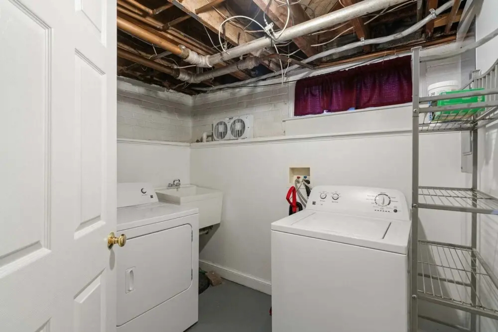 Charming Townhouse Retreat by Cozysuites