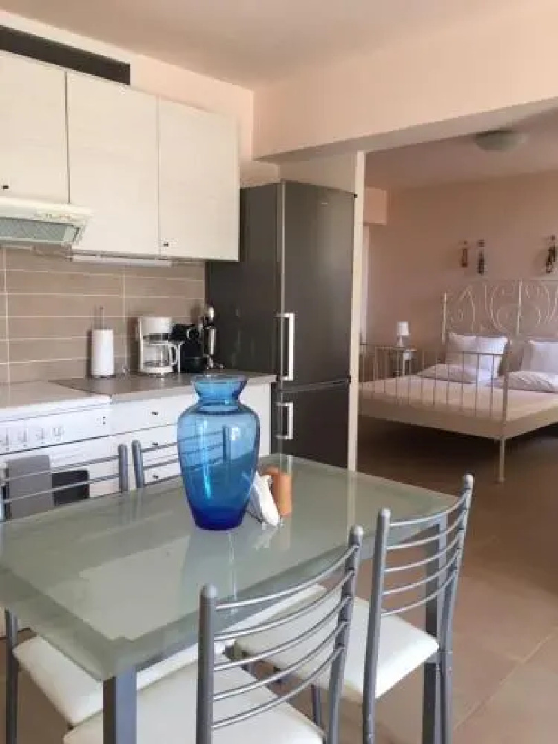 Bessie's Seaside Apartments