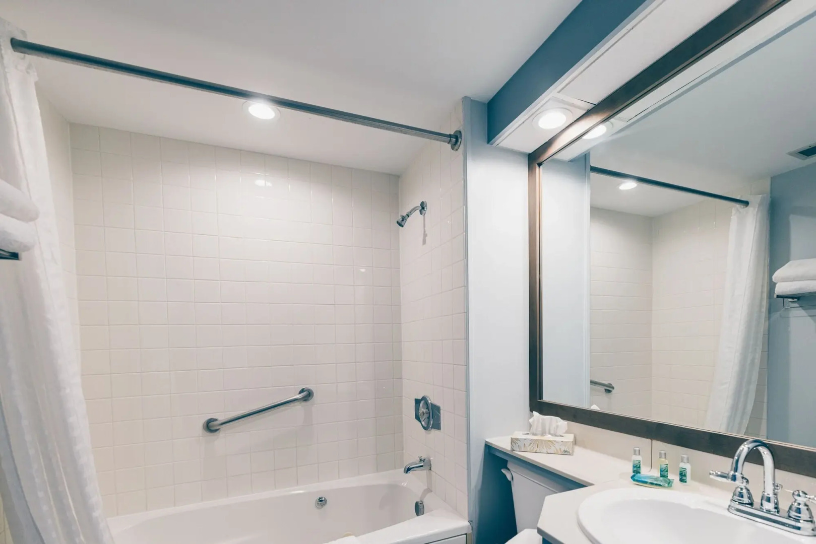 Loyalist Country Inn & Conference Centre