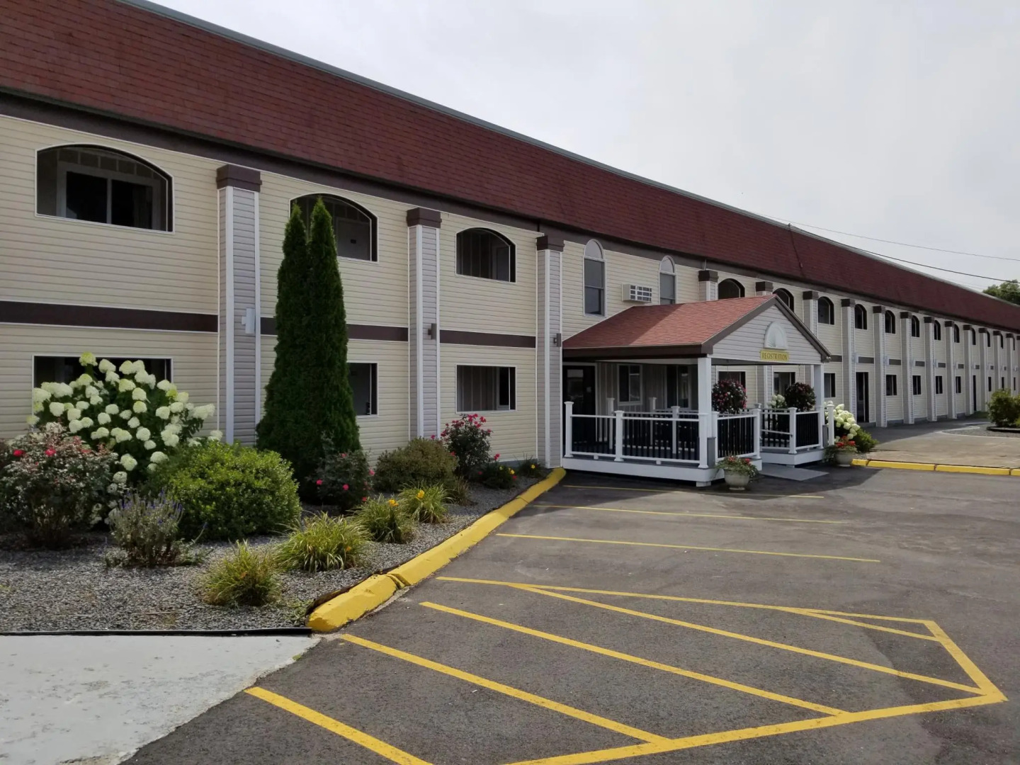All Seasons Inn and Suites