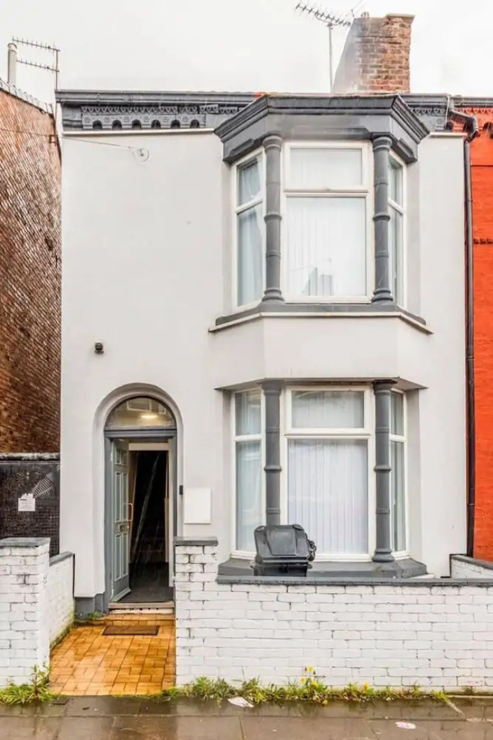 Immaculate 4-bed House Near Anfield and Goodison