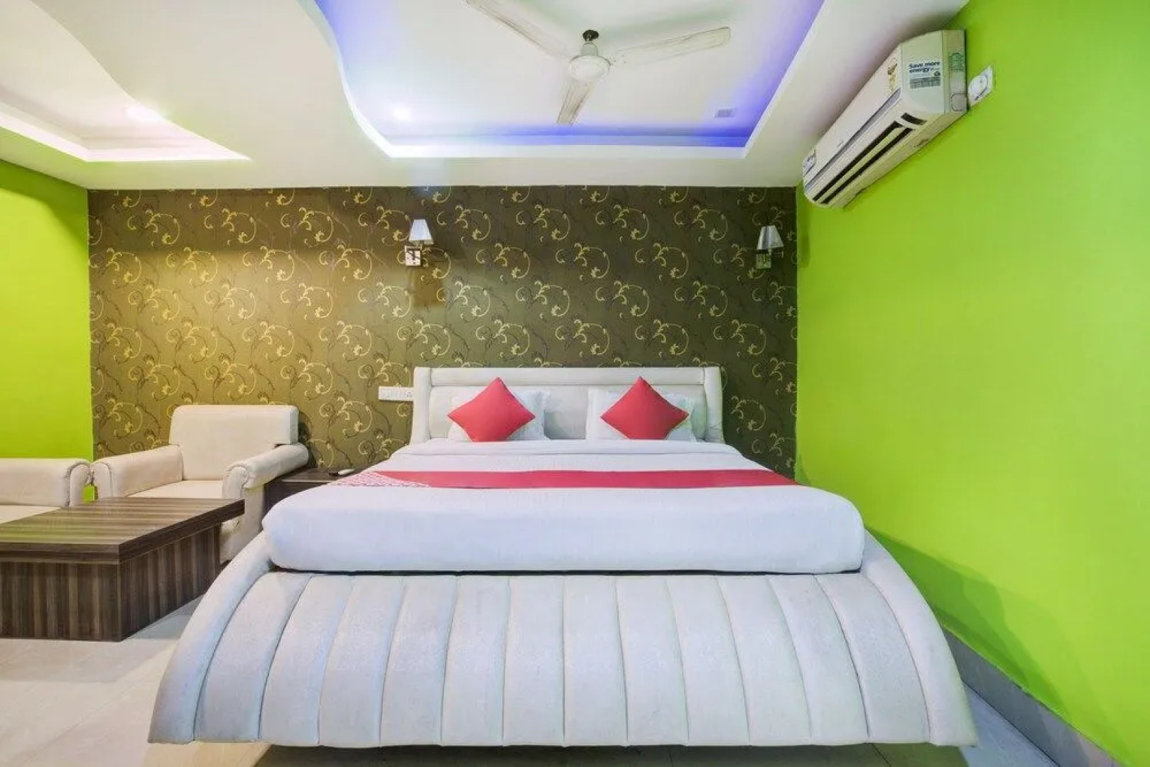 OYO 5968 The Silver International