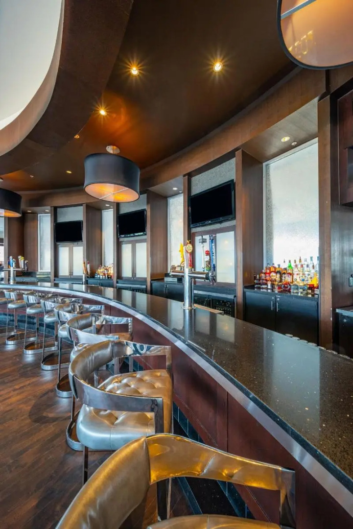 Renaissance by Marriott Boston Patriot Place Hotel