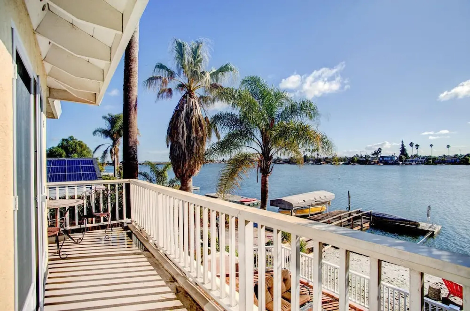 4 BR Waterfront Home Private Beach by RedAwning
