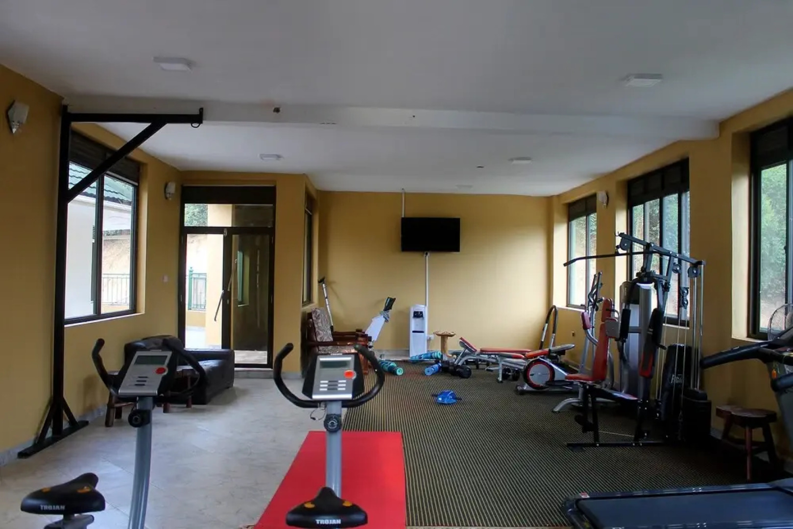 Bunyonyi Safaris Resort