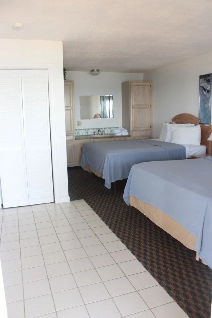 Sandcastle Beachfront Inn