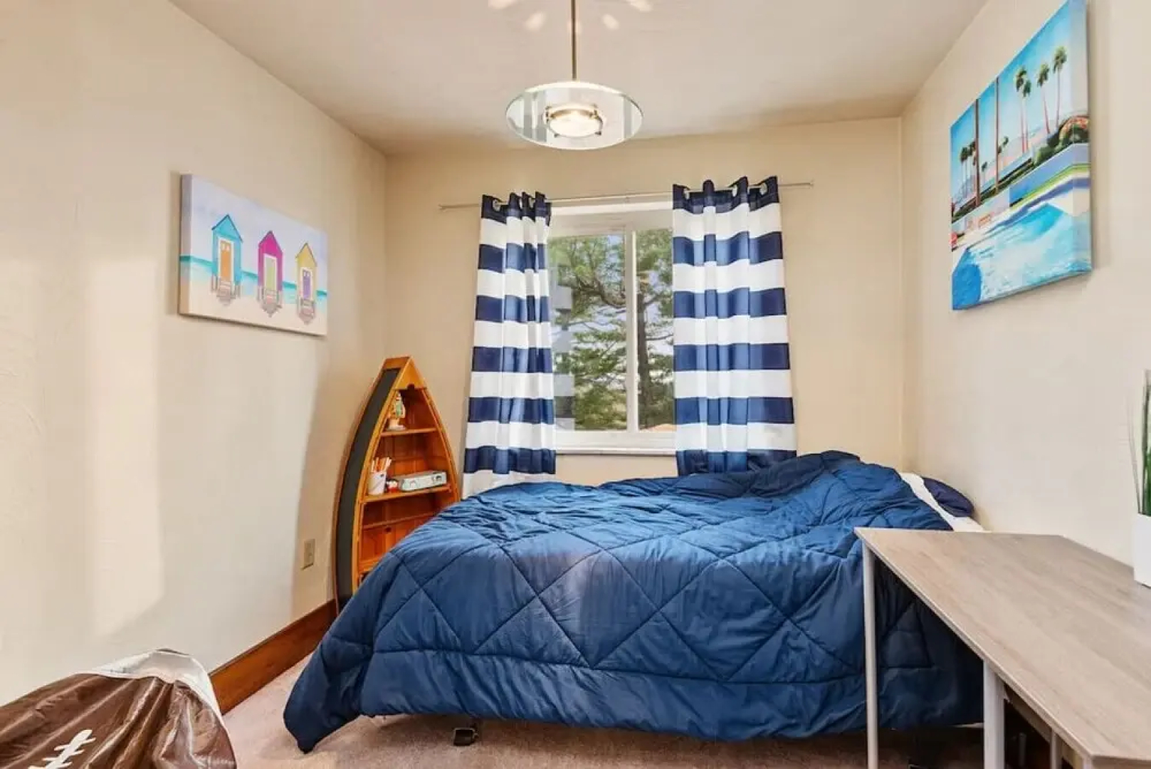 4BR Chalet with Seasonal Pool Hot Tub