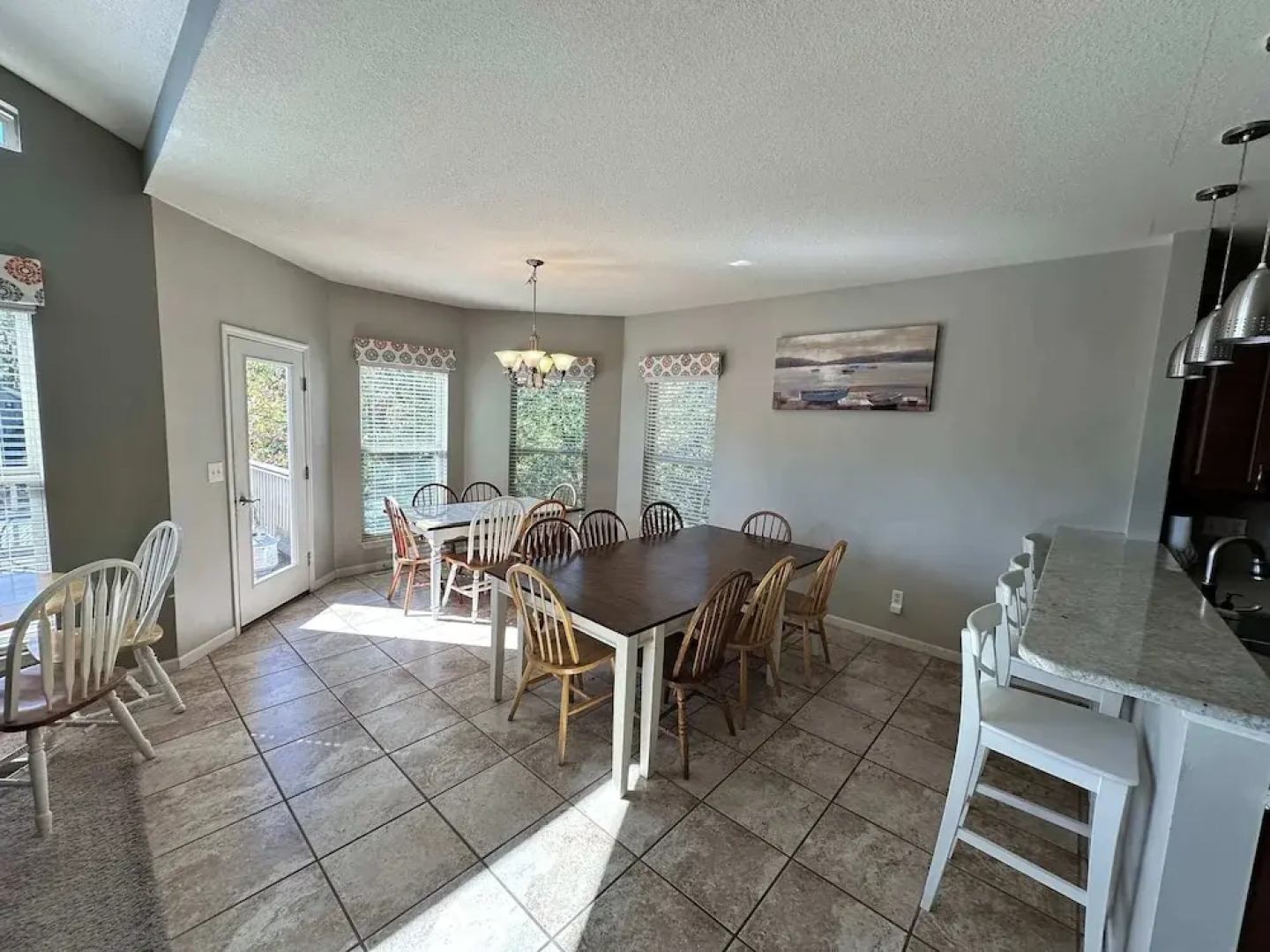 Lake It Easy - Waterfront Getaway With 7 Bedrooms!