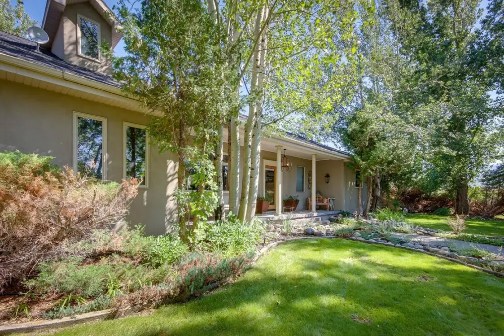 Riverfront Livingston House in Paradise Valley!