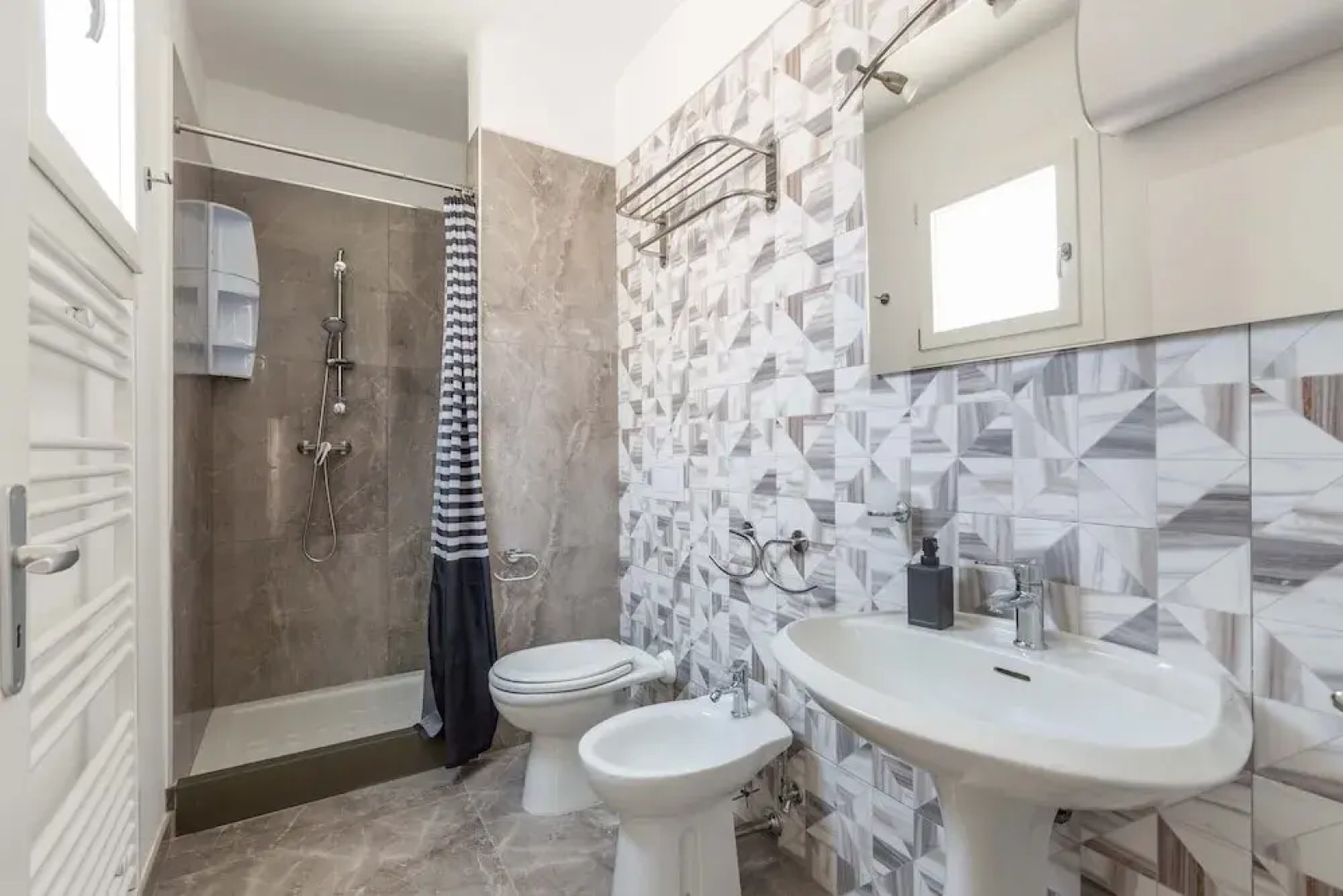 2446 Palazzo Montagna - Mono by Barbarhouse