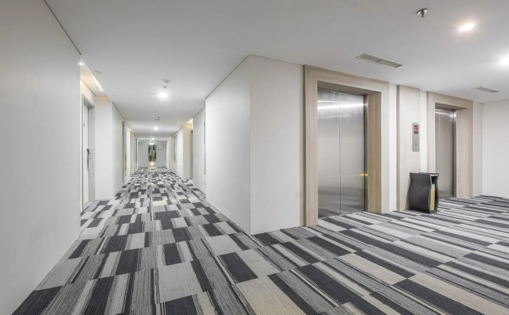 FOX Lite Royal Bay Makassar