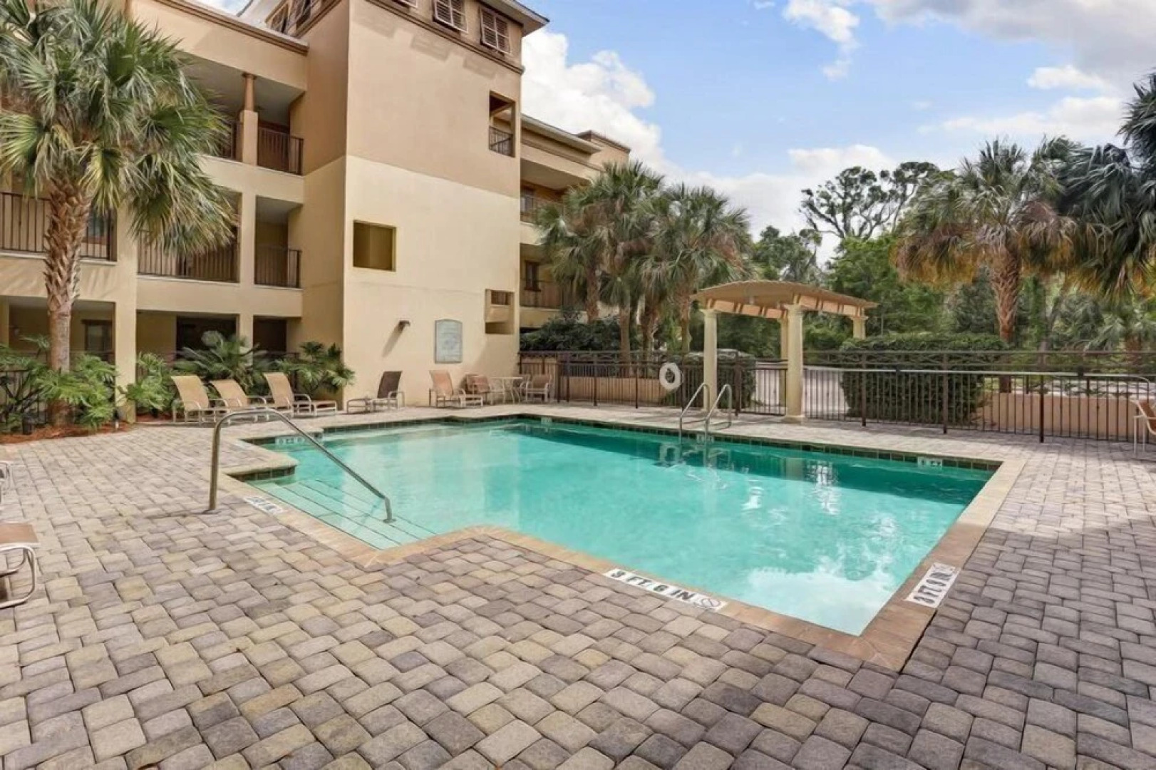 2515/16 Tennis Villas