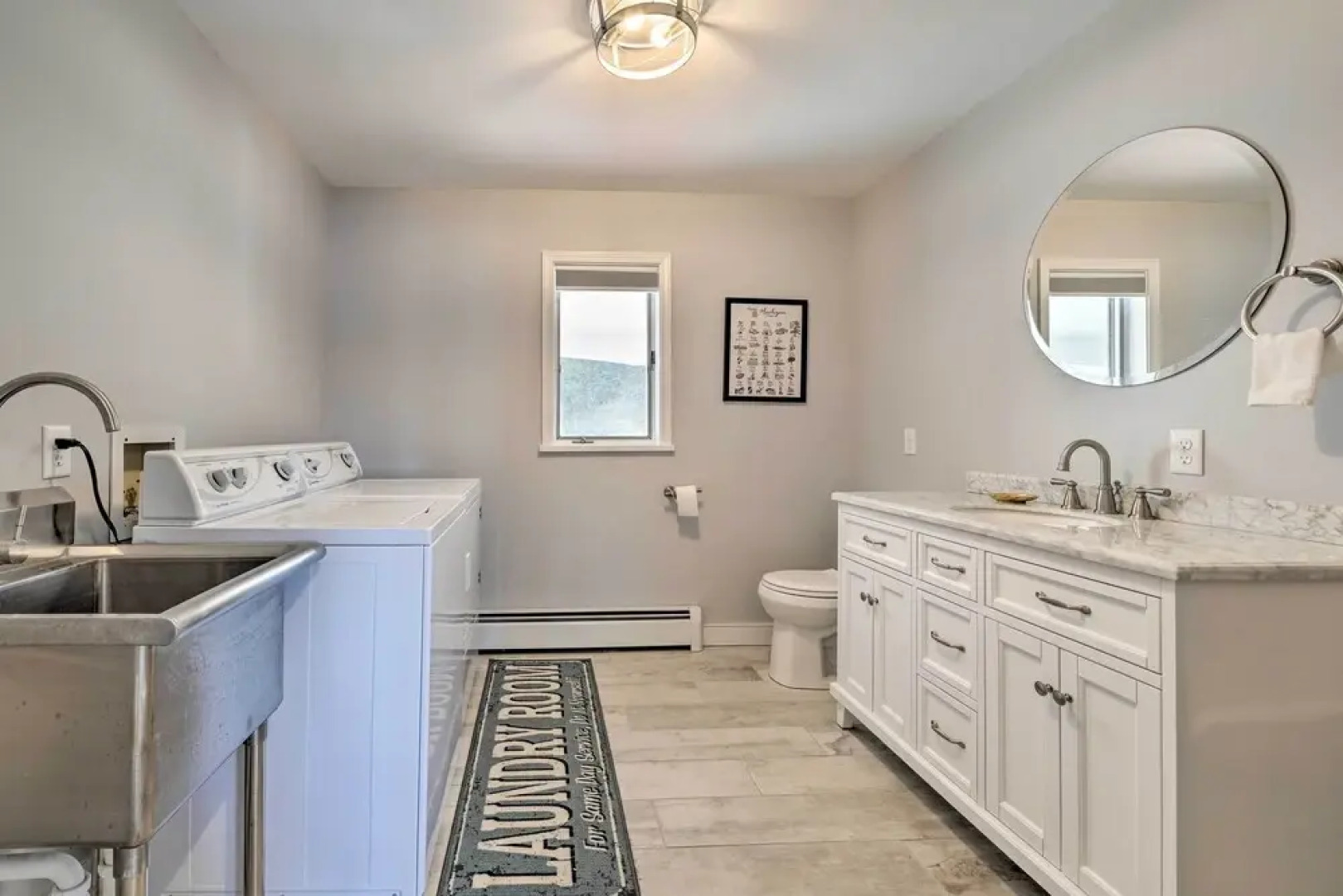 2 Living Areas, Tennis! Waterfront Suttons Bay Gem