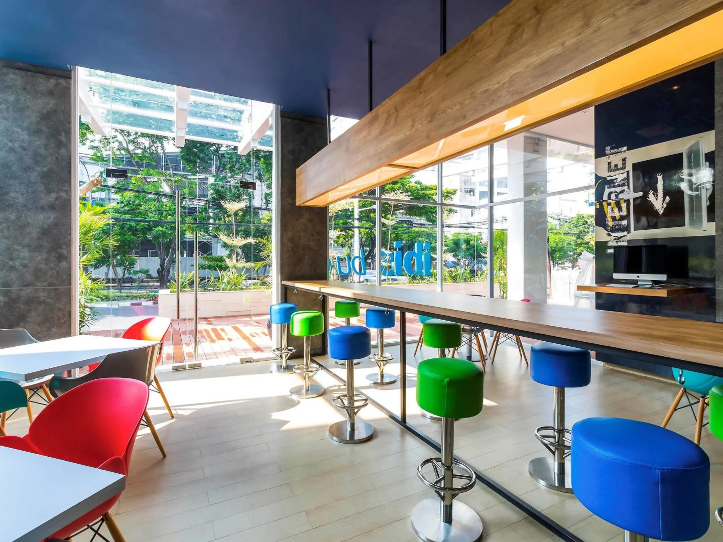 Deka Hotel Surabaya HR Muhammad