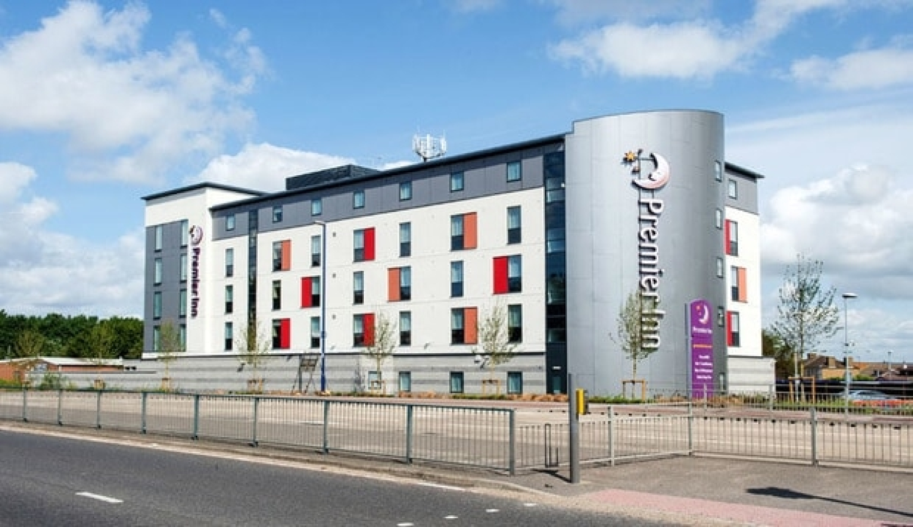 Premier Inn Chatham Gillingham Victory Pier hotel