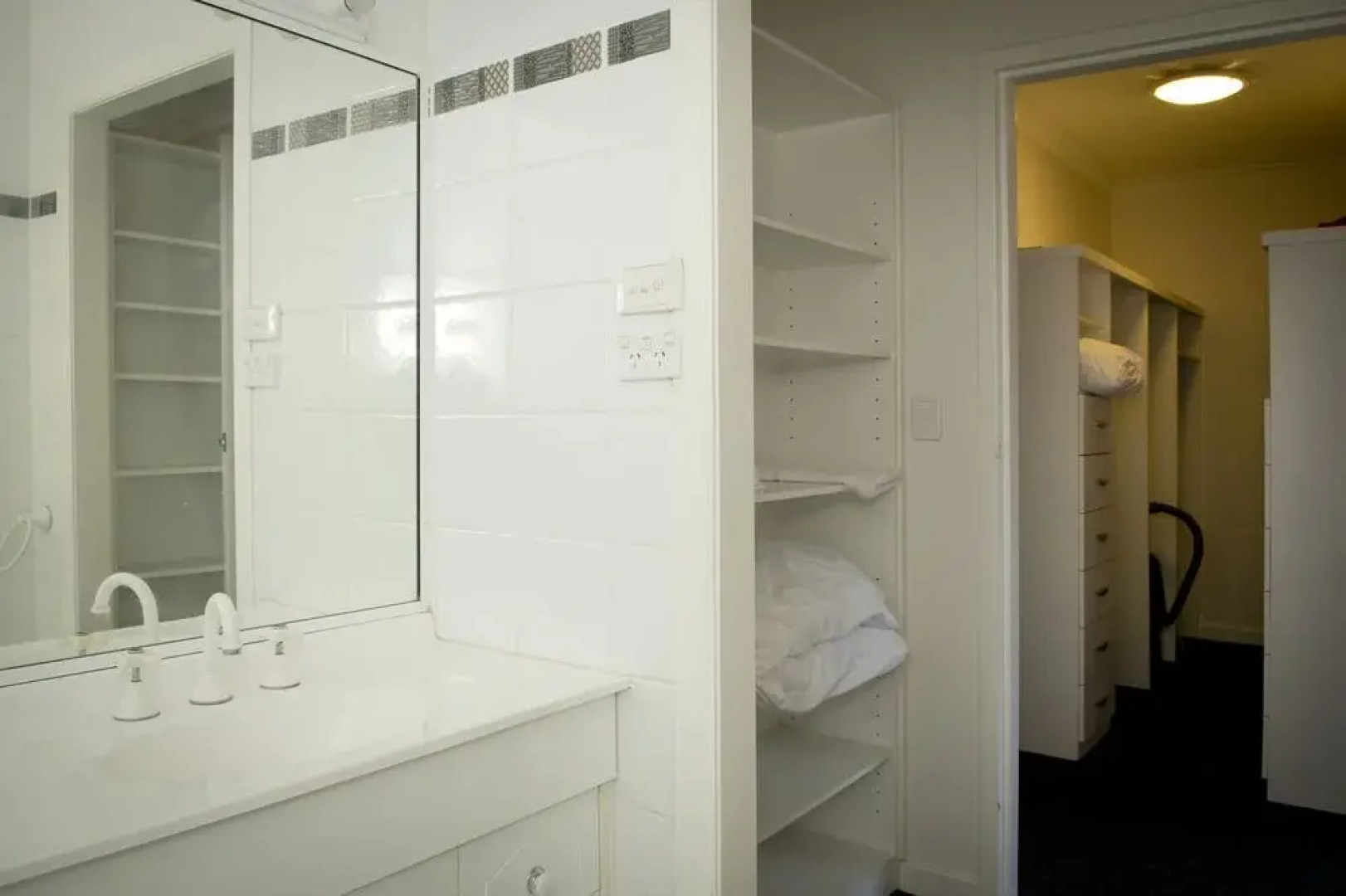 Roundabout Inn Gloucester