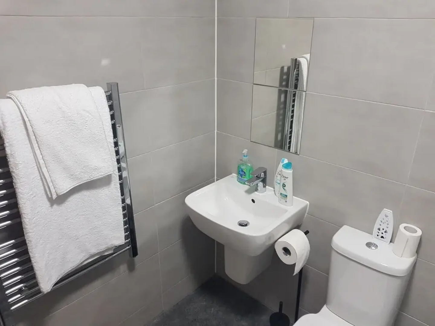 Brierley Hill - Apartment - Sleeps 2 - Parking