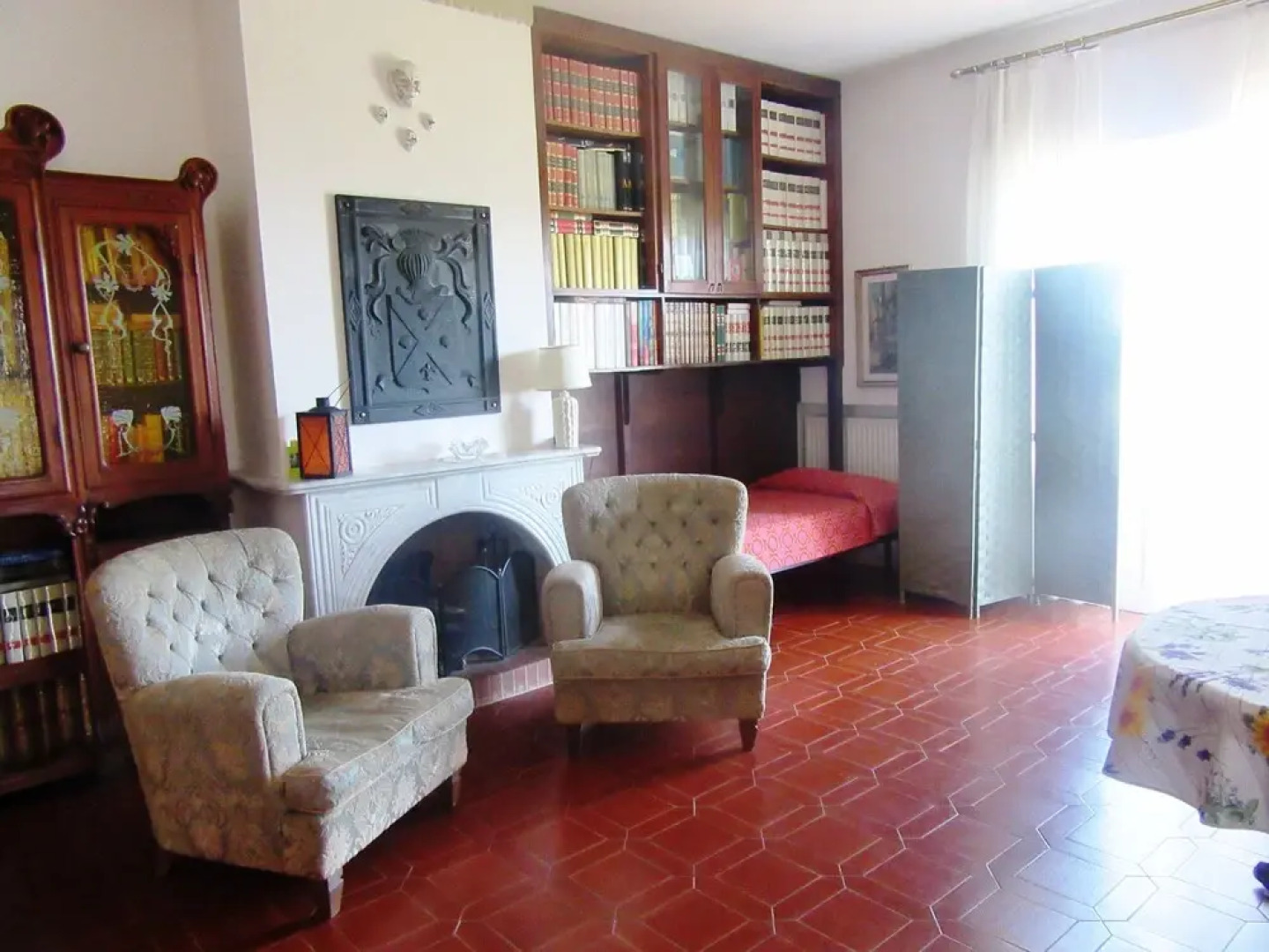 Elegant and Roomy Apartment on the Hill of Chiavari, Calm Relaxation Assured