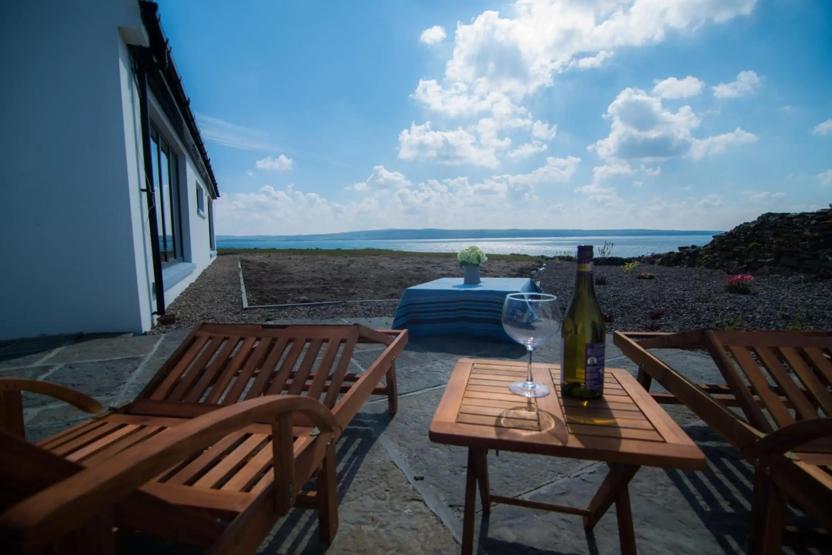 Spectacular ocean views & minutes to Cliffs- Clahane Shore Lodge