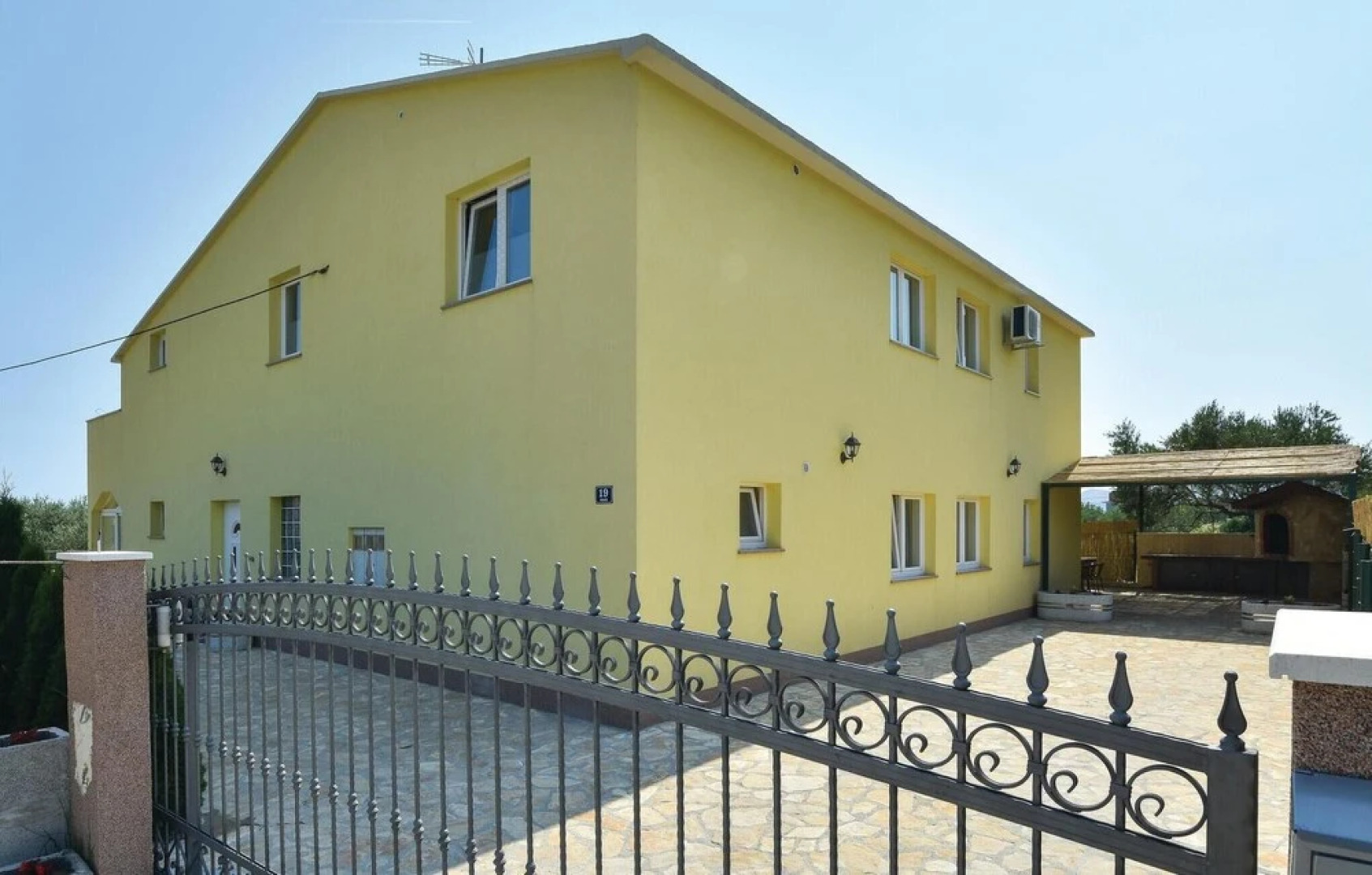 Beautiful Home in Kastel Stari With Wifi and 7 Bedrooms