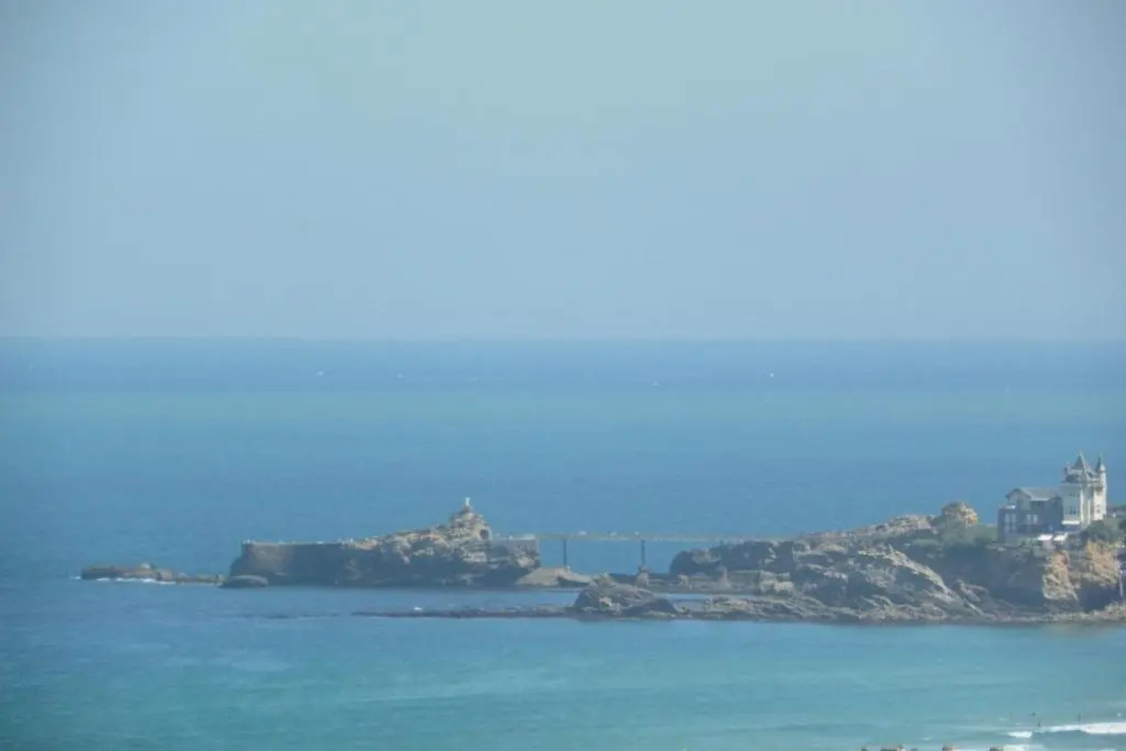 APPARTEMENT PISCINE TERRASSE 1 MIN PLAGE et GOLF