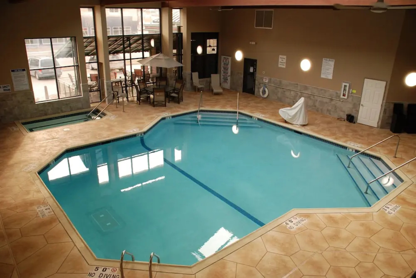 Express Suites Riverport Inn & Suites