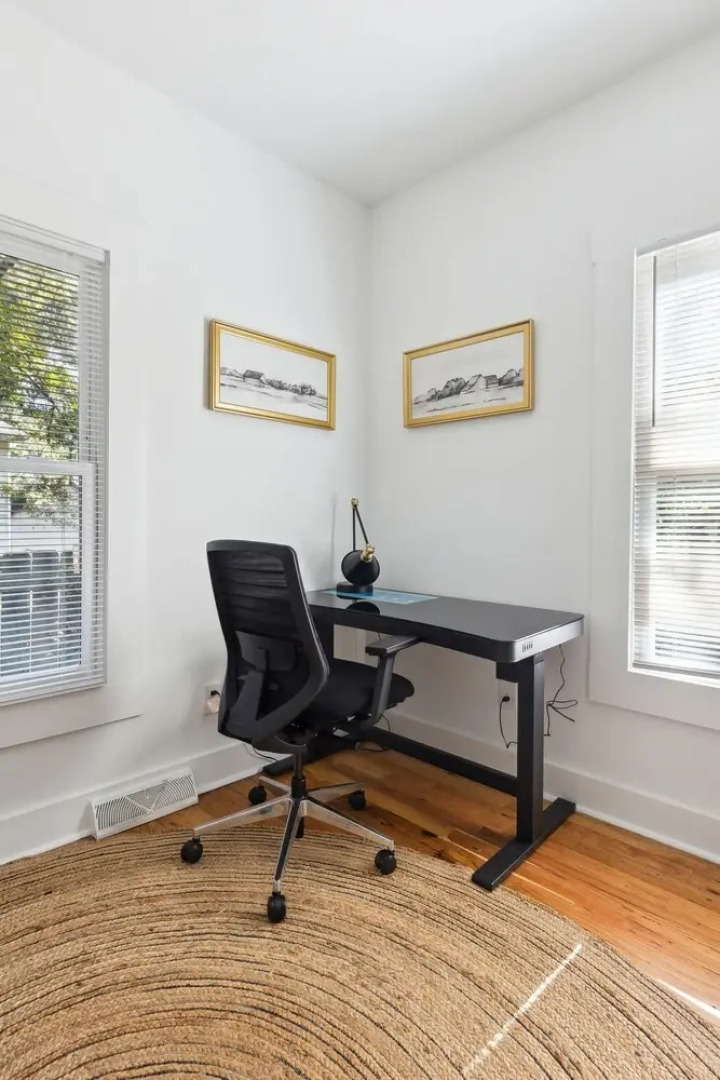 Downtown Delight: Cozy & Pet-friendly Retreat 3 Bedroom Home by RedAwning