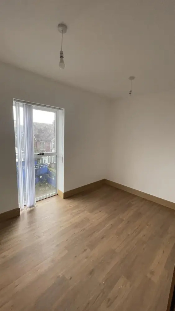 Exquisite Riverside Living in a Stunning Flat